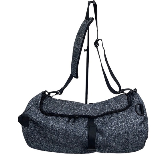 VICTORIA’S SECRET PINK BARREL CRUSHED VELVET BLACK WEEKENDER DUFFLE BAG - Picture 2 of 3